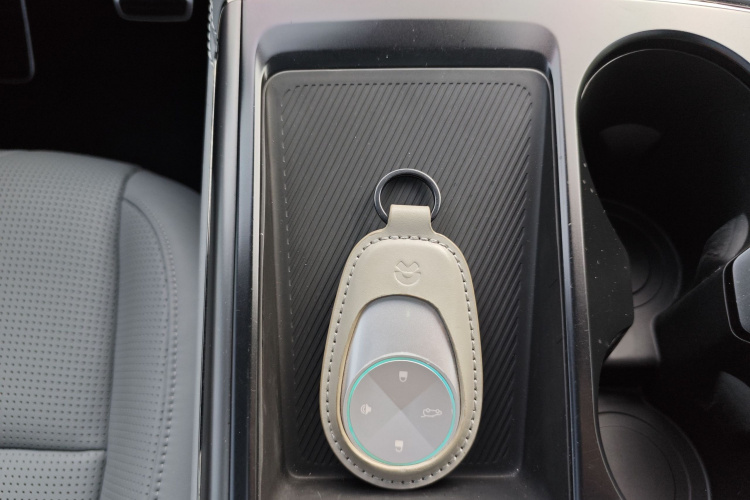 蔚来ES8 2020款 580KM 签名版 六座版中控内饰7005