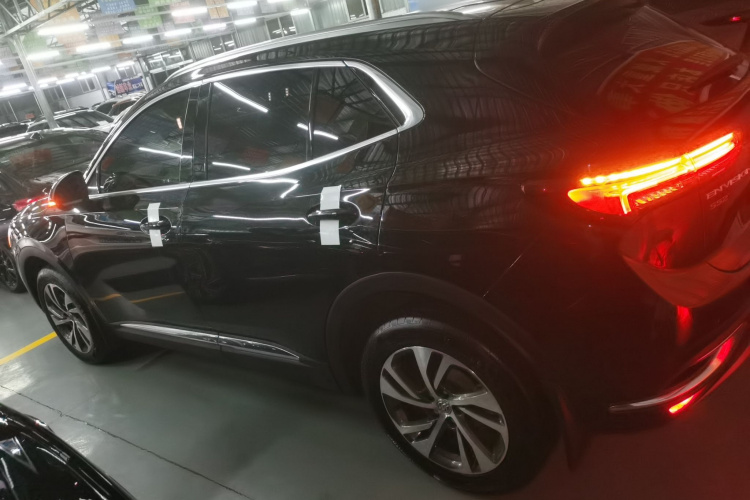 别克 2022款 改款 昂科威S 552T 两驱豪华型车身外观4