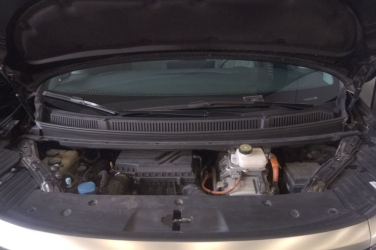 腾势D9 2023款 DM-i 945 公务版机舱底盘24