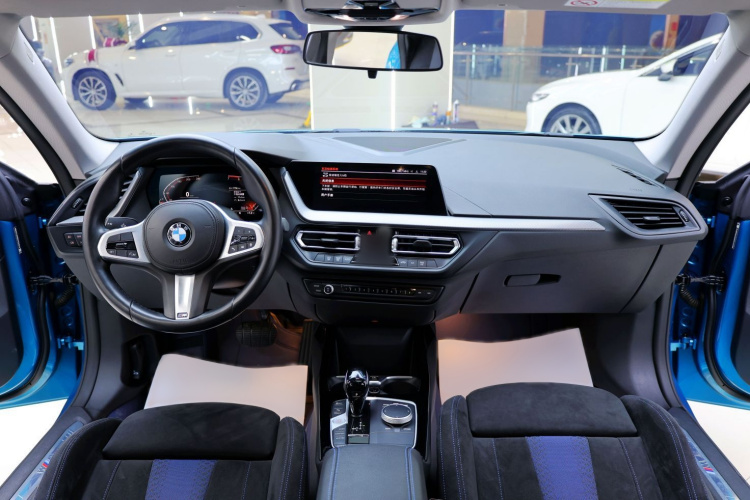 宝马2系(进口) 2021款 225i 四门轿跑车 M运动曜夜套装中控内饰7003