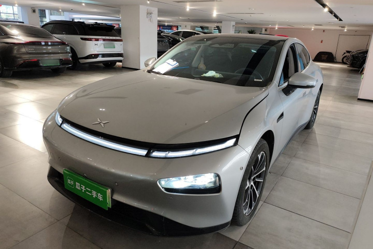 小鹏P7 2022款 480E车身外观1