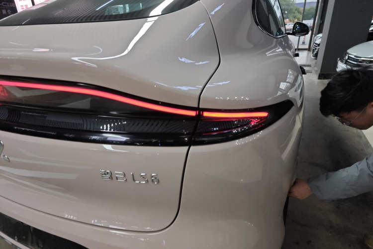 智己汽车 智己LS6 2025款 长续航灵蜥智享版车身外观6006