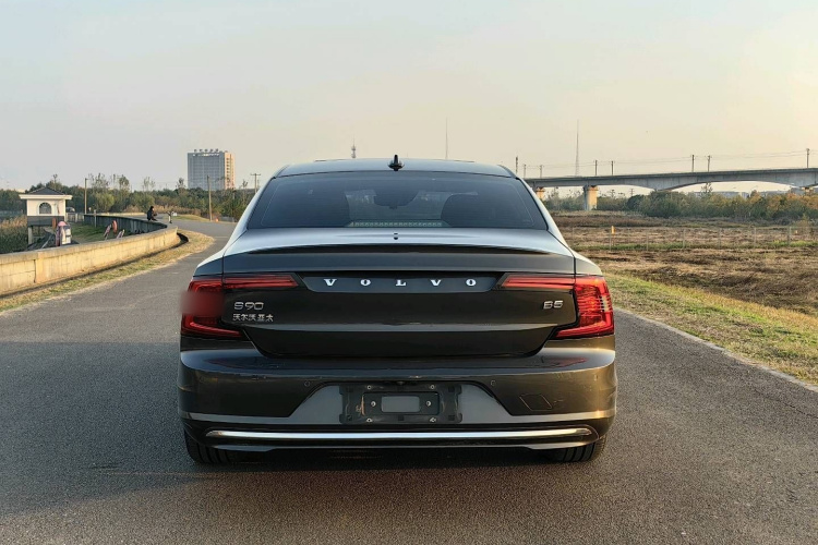 沃尔沃S90 2021款 B5 智逸豪华版车身外观6008