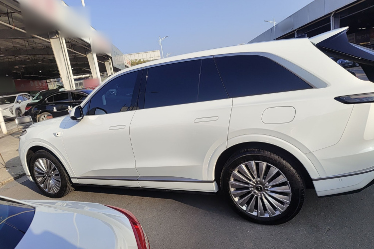 乐道L90 2025款 Ultra 六座版车身外观4