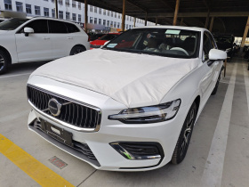 沃尔沃S60 2025款 B4 智逸豪华版