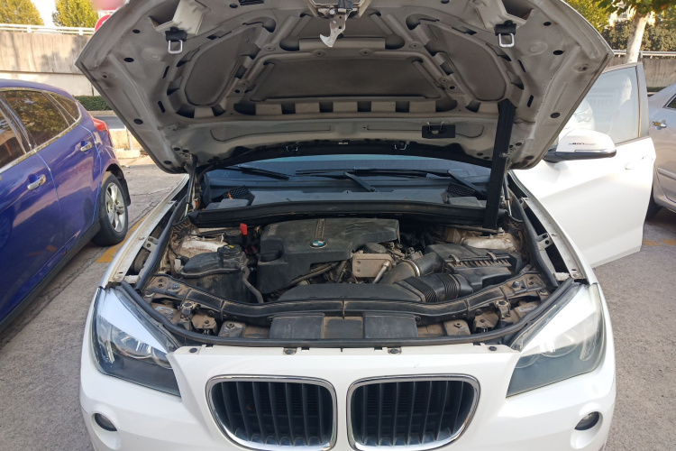 宝马X1 2015款 sDrive18i 时尚晋级版机舱底盘24