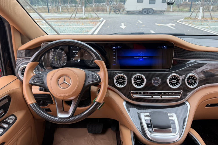 奔驰 威霆 2023款 2.0T 商务版 7座局部细节14