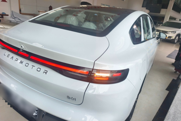 零跑汽车 零跑B01 2025款 650激光雷达版车身外观6005