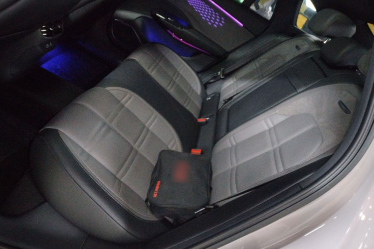 红旗EH7 2024款 760 Pro+ 四驱荣耀版中控内饰21