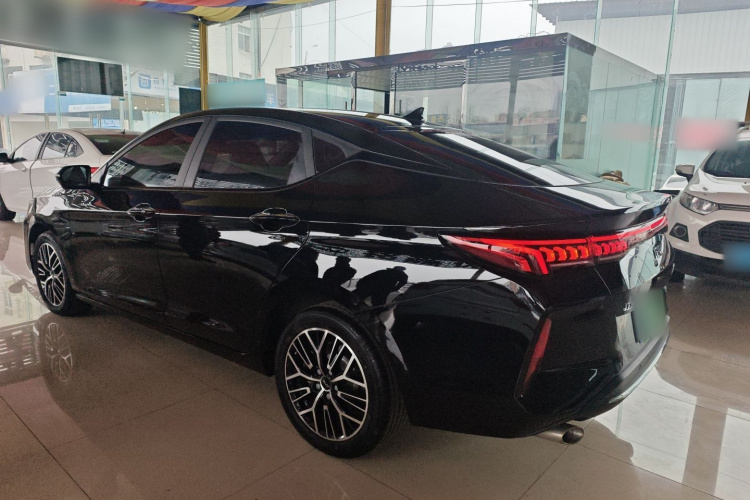 江淮汽车 江淮A5 PLUS 2023款 1.5T 自动尊贵型车身外观4