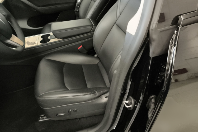 特斯拉 Model Y 2021款 标准续航后驱版局部细节19