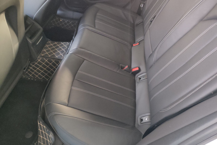 奥迪A4L 2023款 40 TFSI 时尚动感型中控内饰21