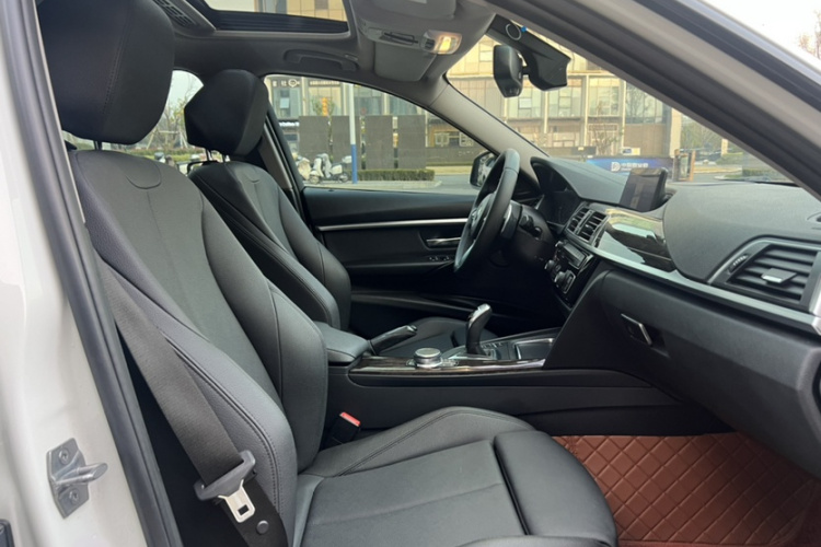 宝马3系 2018款 320Li M运动曜夜版局部细节41