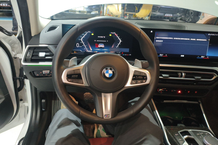 宝马3系 2023款 325Li M运动套装中控内饰13