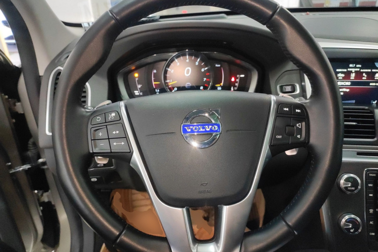 沃尔沃XC60 2016款 T5 AWD 智驭版中控内饰13