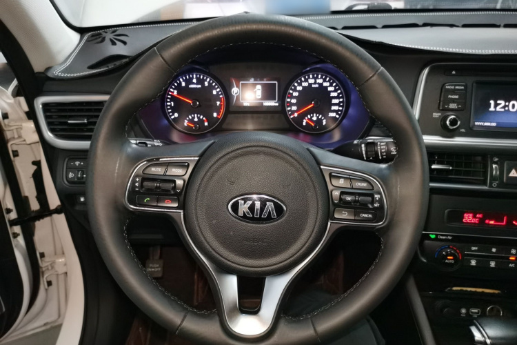 起亚K5 2016款 2.0L 自动LUX局部细节13