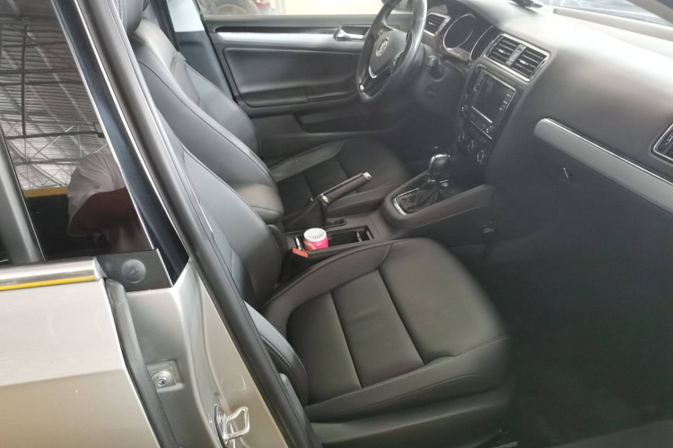 大众 速腾 2018款 280TSI DSG舒适型局部细节41