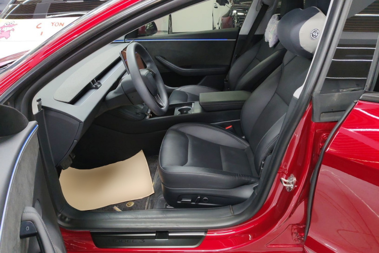 特斯拉 Model 3 2023款 长续航全轮驱动版中控内饰19