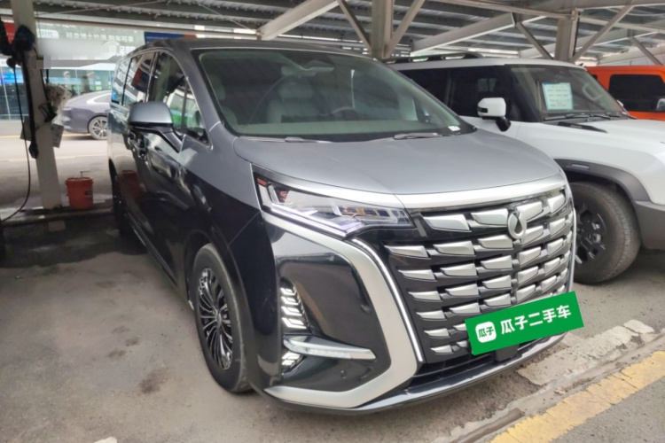 腾势D9 2022款 DM-i 1040 尊贵型车身外观3