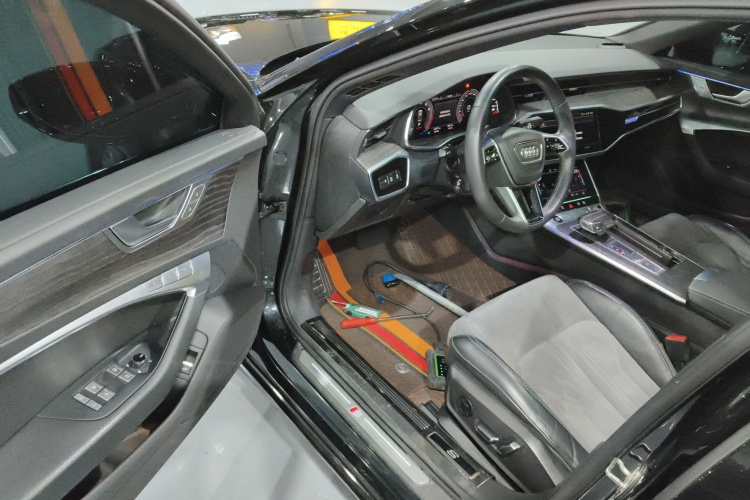 奥迪A6L 2023款 改款 45 TFSI quattro 臻选动感型中控内饰7003