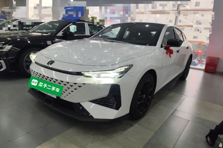 长安UNI-V 2024款 1.5T 尊贵型车身外观1