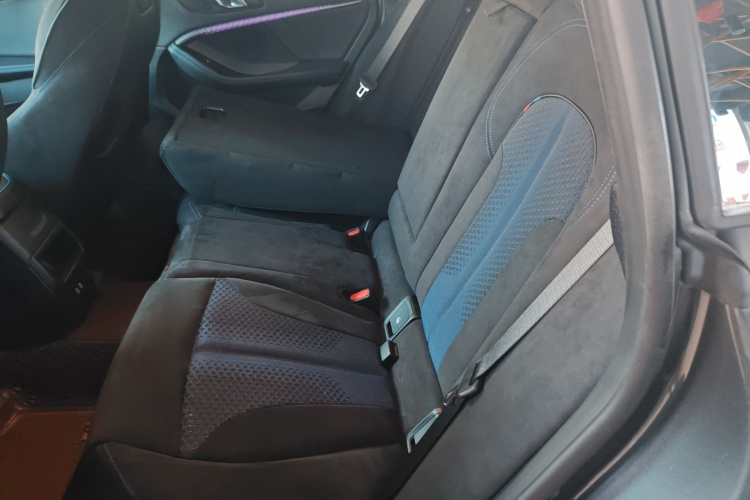 宝马2系(进口) 2021款 225i 四门轿跑车 M运动曜夜套装中控内饰7004