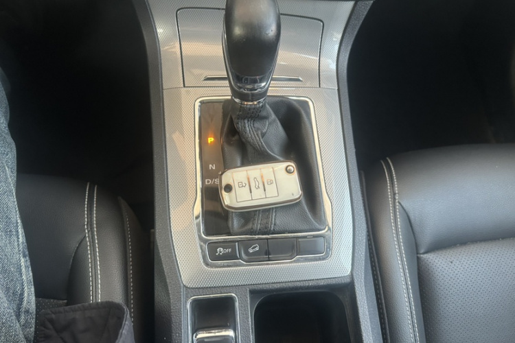 荣威RX5 2016款 20T 两驱自动互联网智享版中控内饰7005