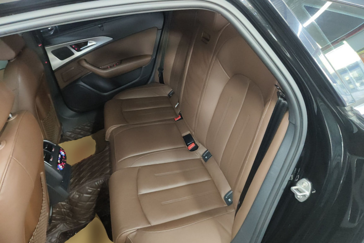 奥迪A6L 2018款 30周年年型 45 TFSI quattro 运动型中控内饰7004