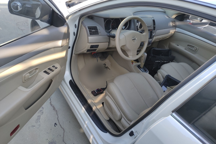 日产 轩逸 2012款 经典 1.6XL 自动豪华版中控内饰7003