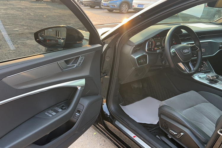 奥迪A6L 2023款 改款 40 TFSI 豪华动感型中控内饰7002