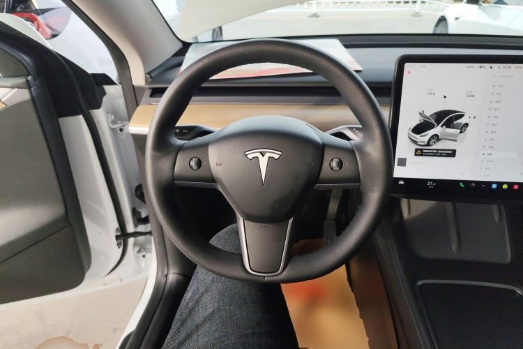 特斯拉 Model Y 2022款 改款 后轮驱动版中控内饰13