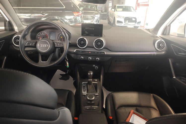 奥迪Q2L 2022款 35 TFSI 进取致雅型中控内饰7002