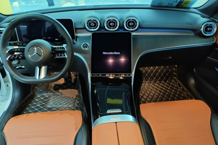 奔驰C级 2023款 C 260 L 运动版中控内饰7002