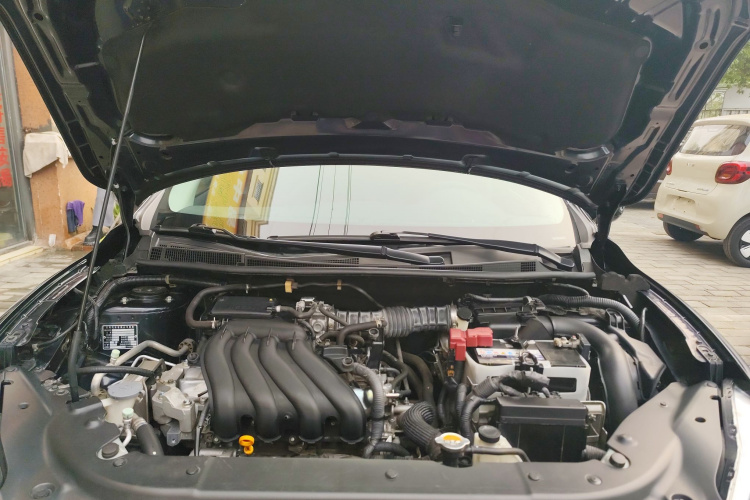 日产 轩逸 2014款 1.6XV CVT尊享版机舱底盘24