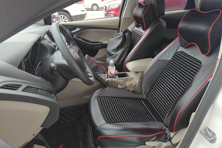 福特 福克斯 2018款 三厢经典 1.6L 自动舒适型智行版中控内饰19