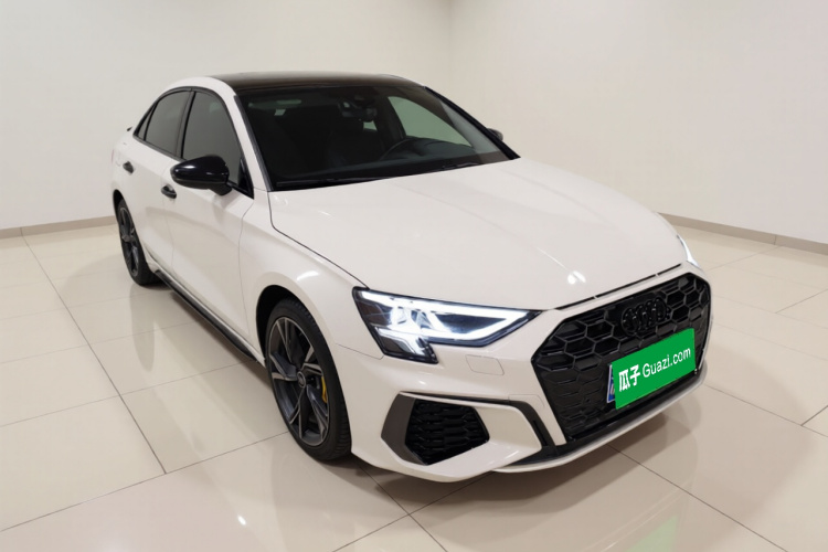 奥迪A3 2024款 A3L Limousine 35 TFSI RS套件燃速型车身外观3