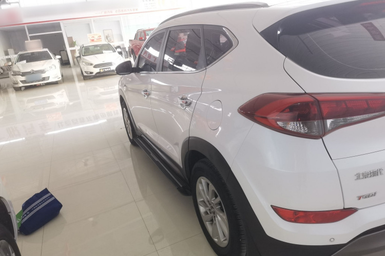 现代 途胜 2015款 1.6T 双离合两驱智能型车身外观4