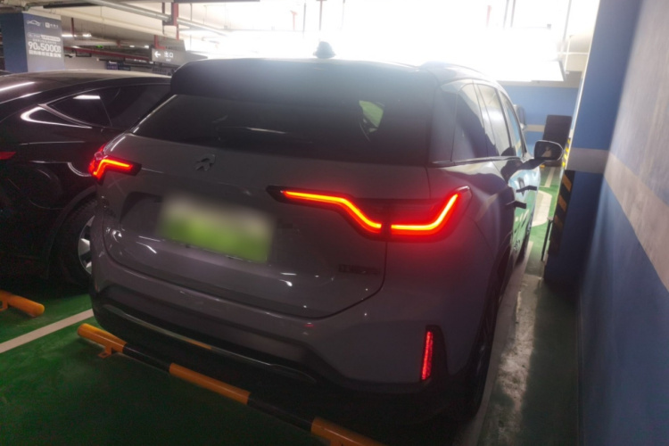 蔚来ES6 2020款 600KM 运动版车身外观7