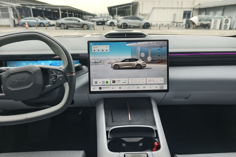 领克Z10 2024款 95kWh 806km后驱智驾Max中控内饰7003