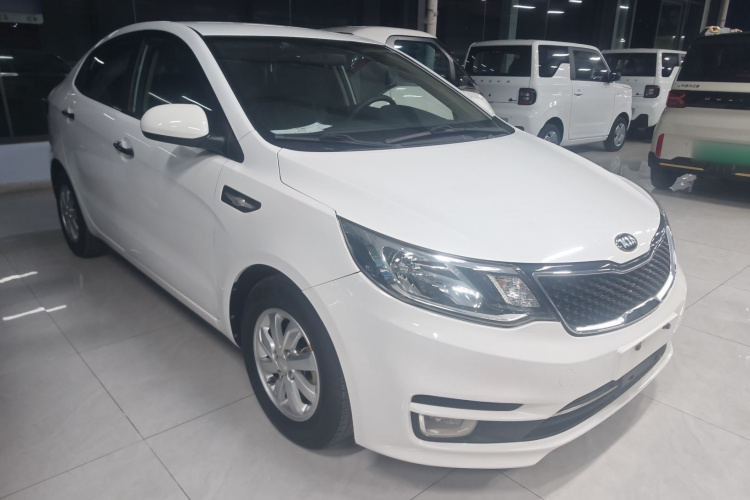 起亚K2 2015款 三厢 1.4L MT GLS车身外观3