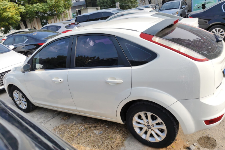 福特 福克斯 2013款 两厢经典 1.8L 手动基本型车身外观6003