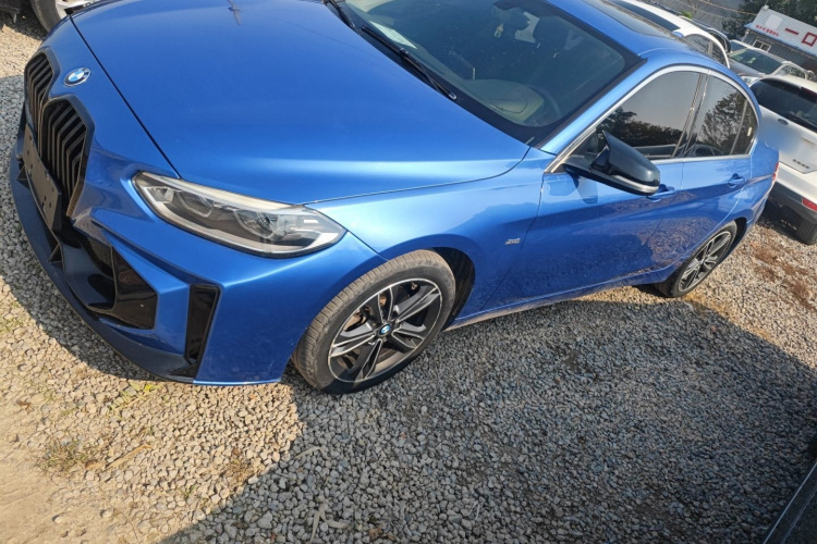 宝马1系 2018款 118i 运动型车身外观4