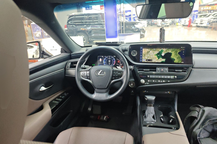 雷克萨斯ES 2023款 200 卓越版中控内饰13