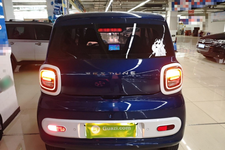 奔腾小马 2025款 222km 闪电马车身外观6