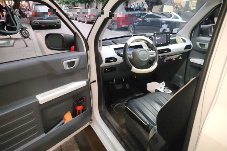 吉利银河 2024款 熊猫mini 200km 耐力熊中控内饰7003