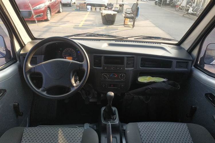 五菱汽车 五菱之光 2023款 1.5L 实用型 5/7座中控内饰12