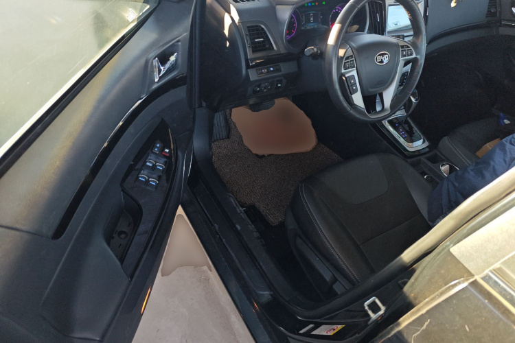 比亚迪 速锐 2014款 1.5TID 自动豪华型中控内饰20