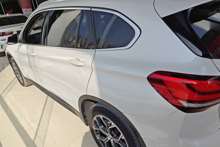 宝马X1 2021款 改款 sDrive25Li 领先型车身外观4