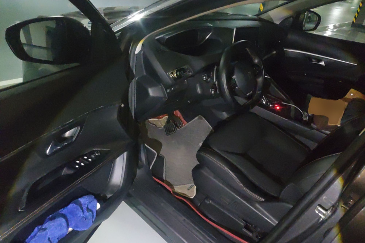 标致4008 2019款 350THP 尝先版中控内饰20