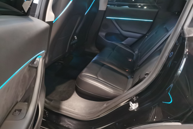 特斯拉 Model Y 2022款 后轮驱动版中控内饰21